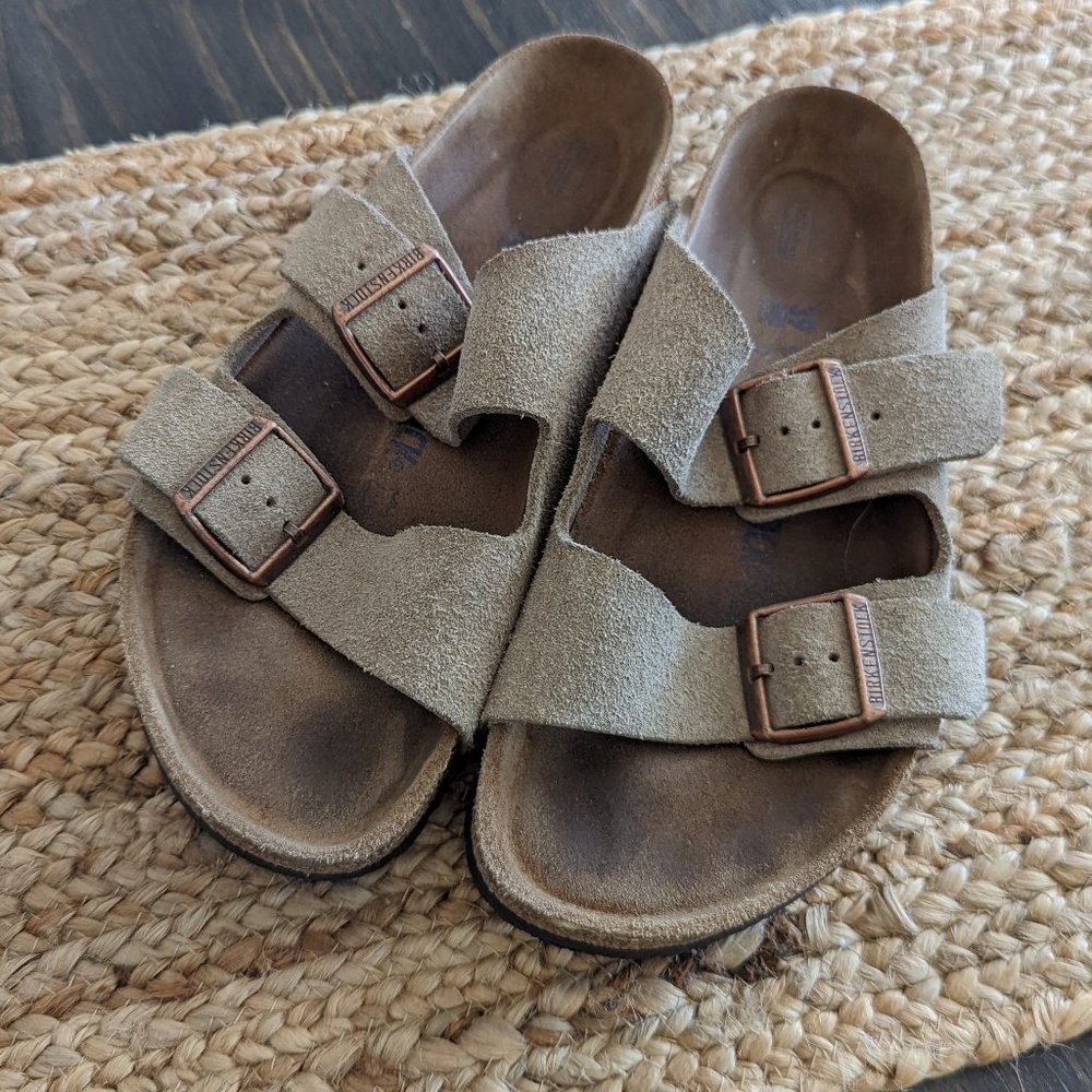 Birkenstock Arizona sandals in Taupe size 39